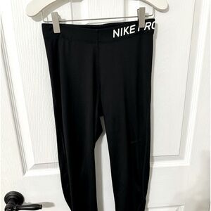 Nike pro women’s legging. Size small. Tag cut out.